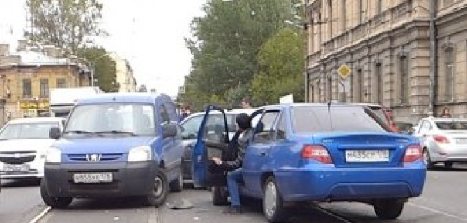 Массовая авария на Академика Лебедева перекрыла движение по магистрали в сторону спальных районов