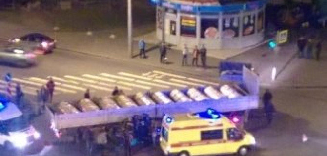 В Петербурге мотоциклисту оторвало голову в ДТП с КамАЗом