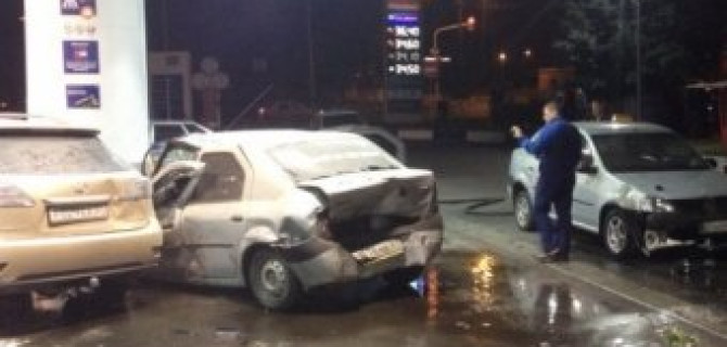 В Белгороде пьяная 19-летняя девушка на Lexus врезалась в АЗС, уходя от погони