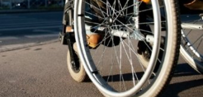 В Москве погиб инвалид на коляске, попав сразу под два автомобиля