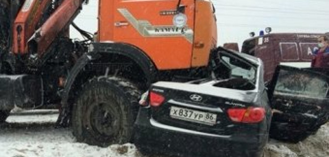 В ДТП с КамАЗом в ХМАО погибли пятеро, включая ребенка