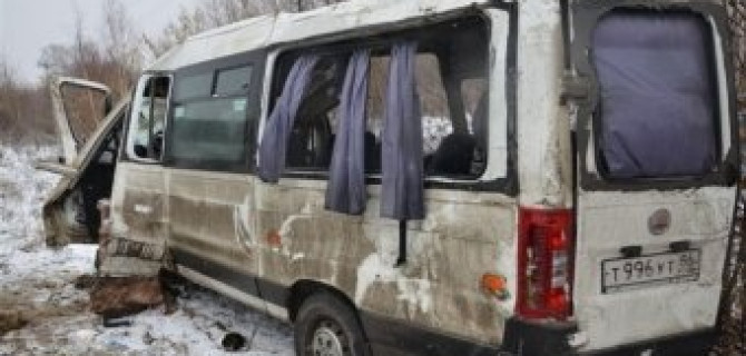 В Нефтеюганске водитель автобуса без лицензии устроил ДТП с девятью пострадавшими