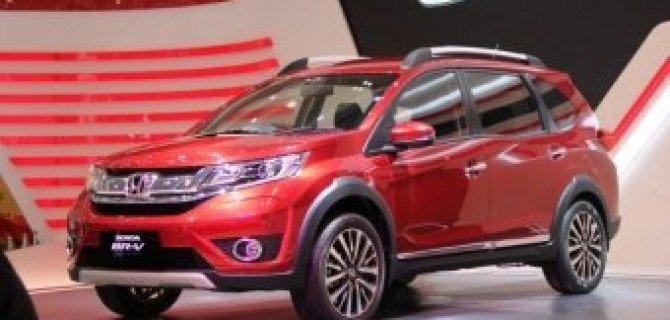 Семиместный кроссовер Honda BR-V выйдет в серию весной 2016 года