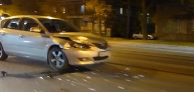 Торопливая MAZDA 3 врезалась в кроссовер Ford на проспекте Энгельса