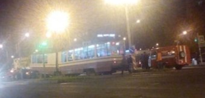 Женщина погибла под колесами травмая на улице Коллонтай