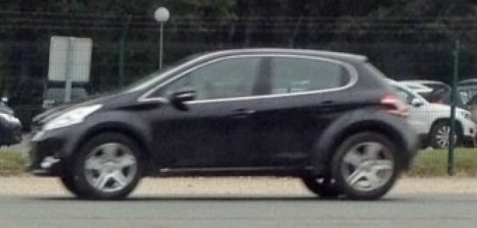 В Европе замечен неизвестный кроссовер от Peugeot