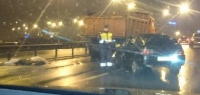 В ДТП с КамАЗом на КАД погиб человек
