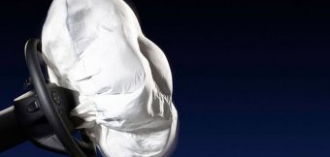 Toyota создаст автомобиль с подушками безопасности для пешеходов 