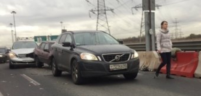Volvo, Daewoo и Mercedes Benz R-Classe столкнулись на КАДе утром в четверг 