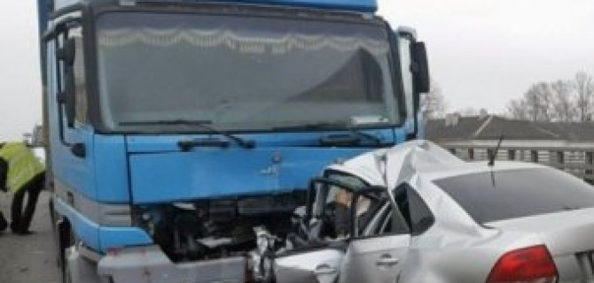 Двое погибли в ДТП с грузовиком в Твери