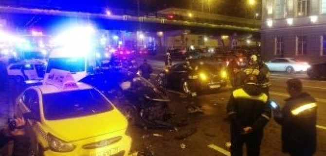 В Москве на Крымском мосту произошла авария из пяти машин