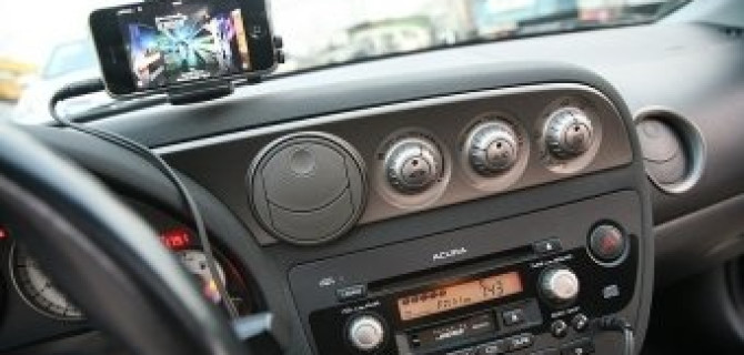 Как слушать интернет-радио за рулем? Что отпугивает водителей от новых технологий?