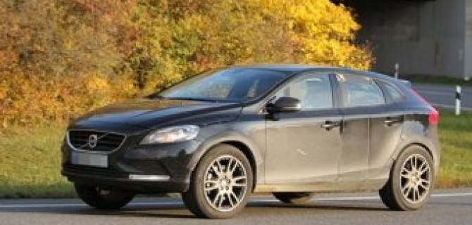 Volvo вывели на тесты новый компактный кроссовер XC40