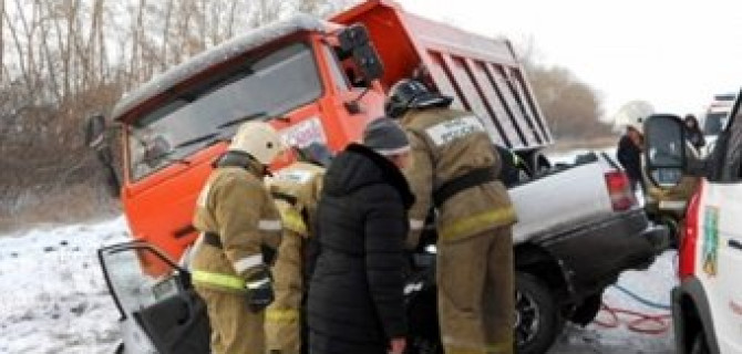 Под Кемерово в ДТП с КамАЗом погибли пять человек