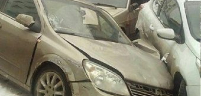 В Уфе на тротуаре сбили бабушку с внучкой