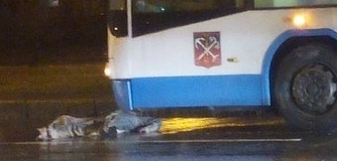 Пешеход оказался под колесами троллейбуса на Новоизмайловском проспекте