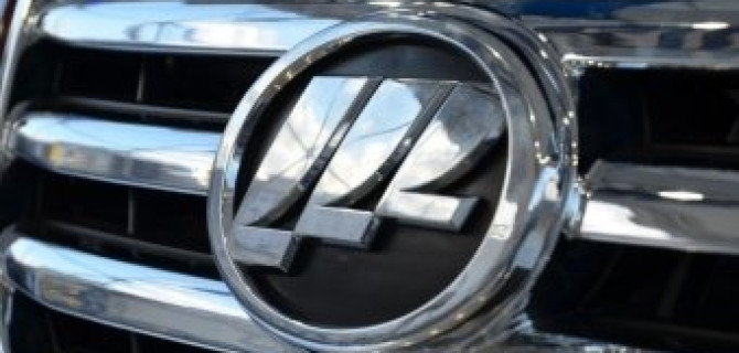 Спрос на китайские автомобили в России упал в два раза