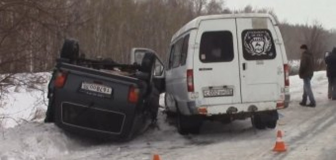 В Омске в ДТП с маршруткой пострадали 12 человек