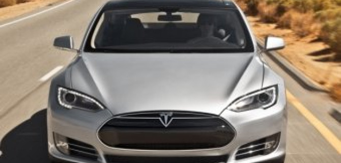 Tesla отзывает электроседаны Model S в связи с неполадкой ремня безопасности