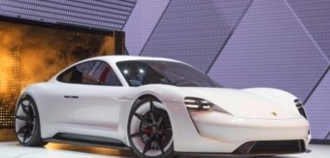 Porsche выпустит свой первый электромобиль