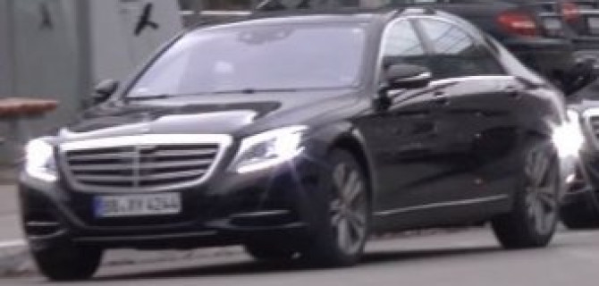 Рестайлинговый Mercedes-Benz S-Class был замечен без камуфляжа