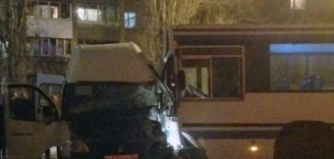 В Воронеже в ДТП с автобусом пострадали пять человек