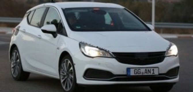 «Заряженный» Opel Astra GSI 2016 модельного года заснят на тестах