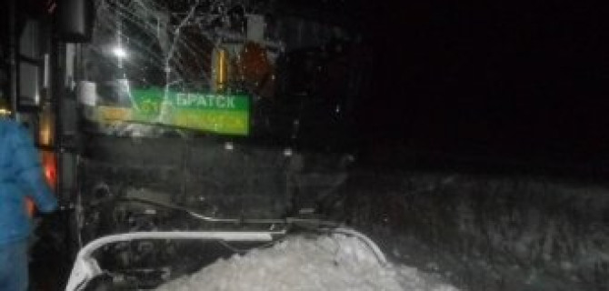 В Иркутской области столкнулись Toyota и автобус