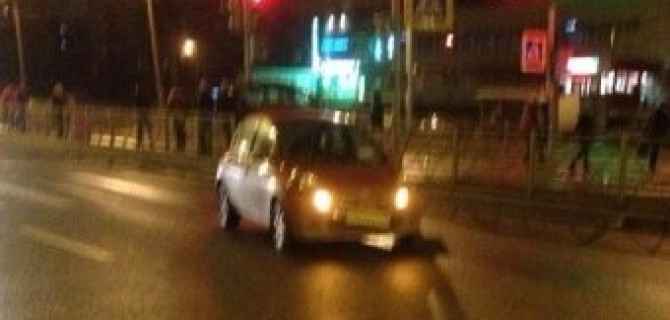 На проспекте Солидарности сбили женщину, идущую на «зеленый»