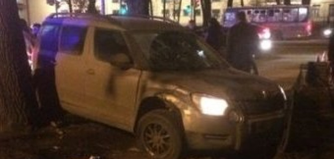 На Стачек женщина сбила четырех человек на тротуаре