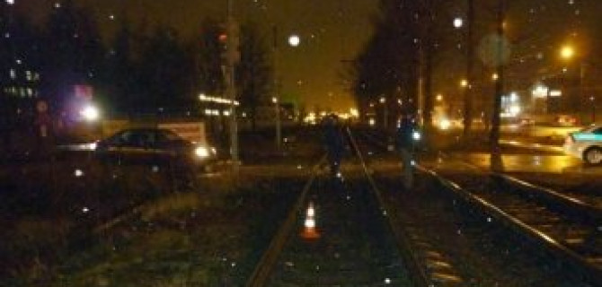 В Ярославле под трамвай попали два человека: один погиб