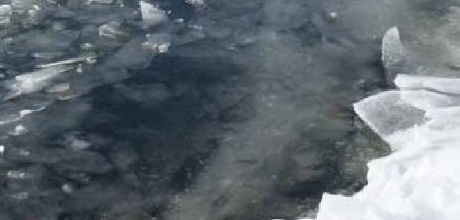 В Приморском районе погибла женщина, провалившись в машине под лед