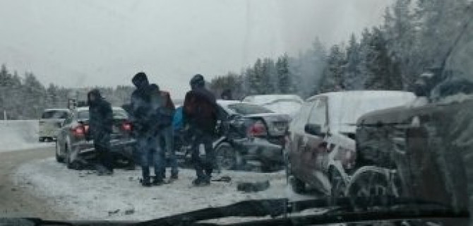 Под Петербургом столкнулись 18 автомобилей