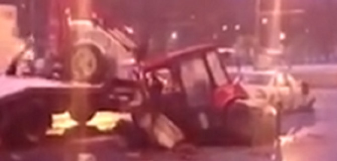 В Москве при столкновении трактора и легковушки погиб человек