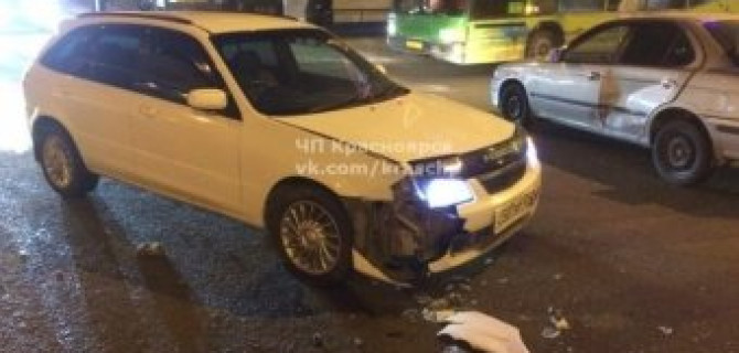 Левый поворот из третьего ряда - как это бывает в России!