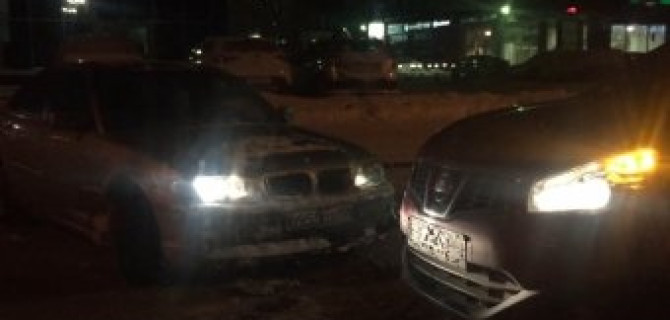 Аварийные машины заблокировали проезжую часть на проспекте Энгельса. 