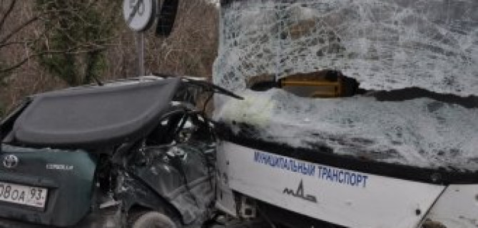 В ДТП с автобусом на Кубани один человек погиб и семь пострадали