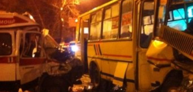 В Нижнем Новгороде при столкновении «скорой» и автобуса пострадали 10 человек