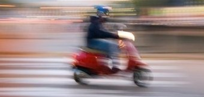 В Брянске сотрудник ГИБДД может получить 10 лет за попытку остановить мопед