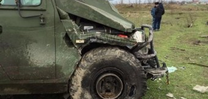 Три человека погибли в Дагестане при столкновении бронемашины и маршрутки