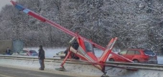 Легкомоторный самолет совершил аварийную посадку на Ярославском шоссе