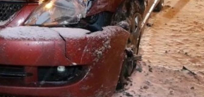 В Киеве три вора, скрываясь с места кражи на "Фольцвагене", разбили по дороге два авто и были пойманы