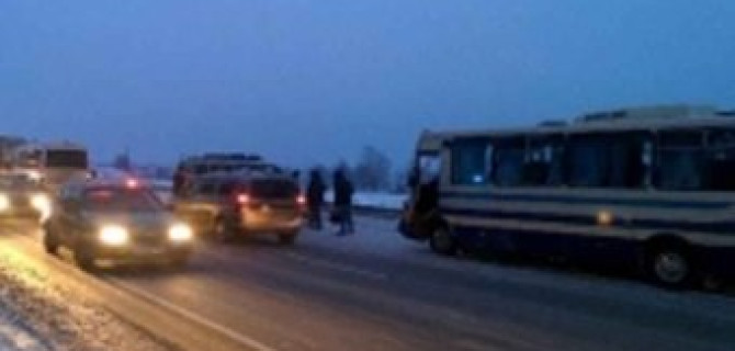 Под Брянском при столкновении грузовика и автобуса пострадал человек