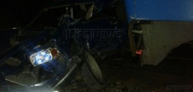 В Кабардино-Балкарии поезд столкнулся с легковым автомобилем: один человек погиб