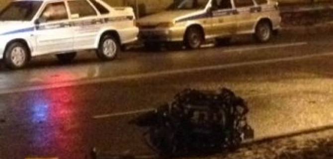 В Петербурге Volkswagen врезался в дерево