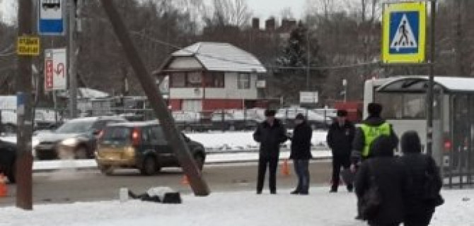 В Петербурге маршрутка насмерть сбила женщину