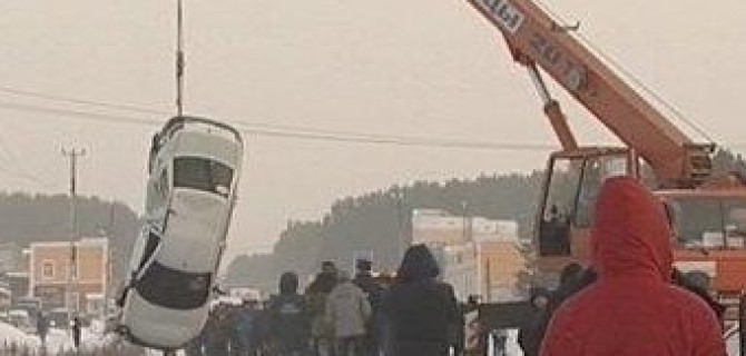 По вине пьяного водителя в реке Исеть утонул пассажир автомобиля