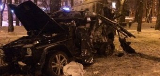 В Ставрополе внедорожник врезался в дерево: двое погибли