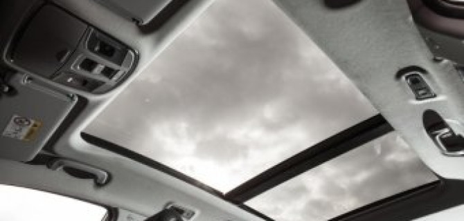 Hyundai Tucson получил панорамный люк Webasto