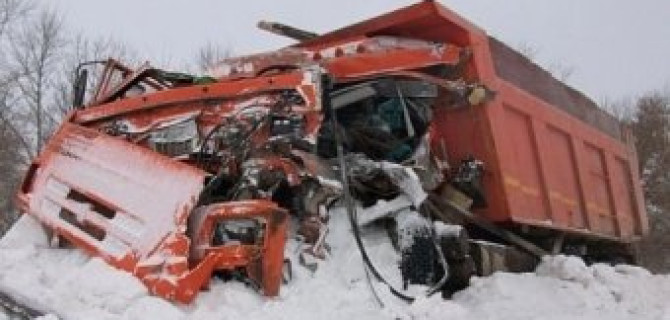 В Стерлитамаке столкнулись два КамАЗа